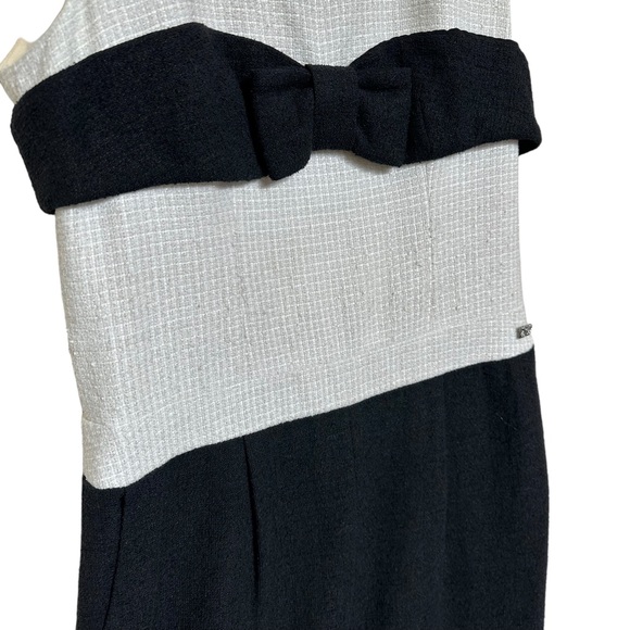 CHANEL TWO TONE BOW HANDBAG CHARM KNEE LENGTH DRESS - Picture 2 of 9